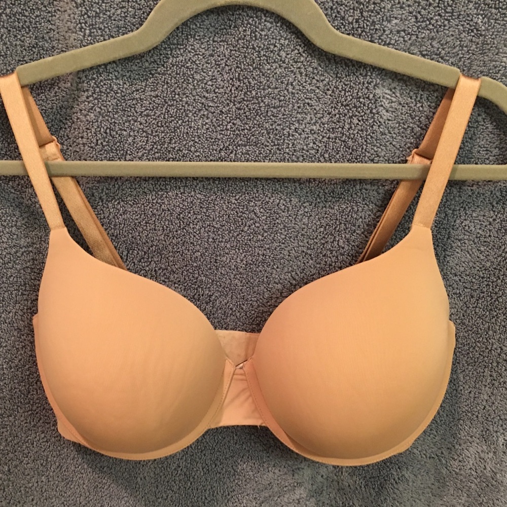 Victoria’s Secret t-shirt bra, 38 DDD